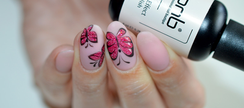 светоотражающий маникюр с бабочками